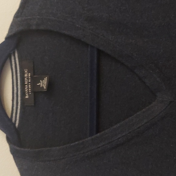 BANANA REPUBLIC LUXURY BLEND Navy  V Neck Long Sleeve Silk/Cashmere Sweater - Picture 4 of 9